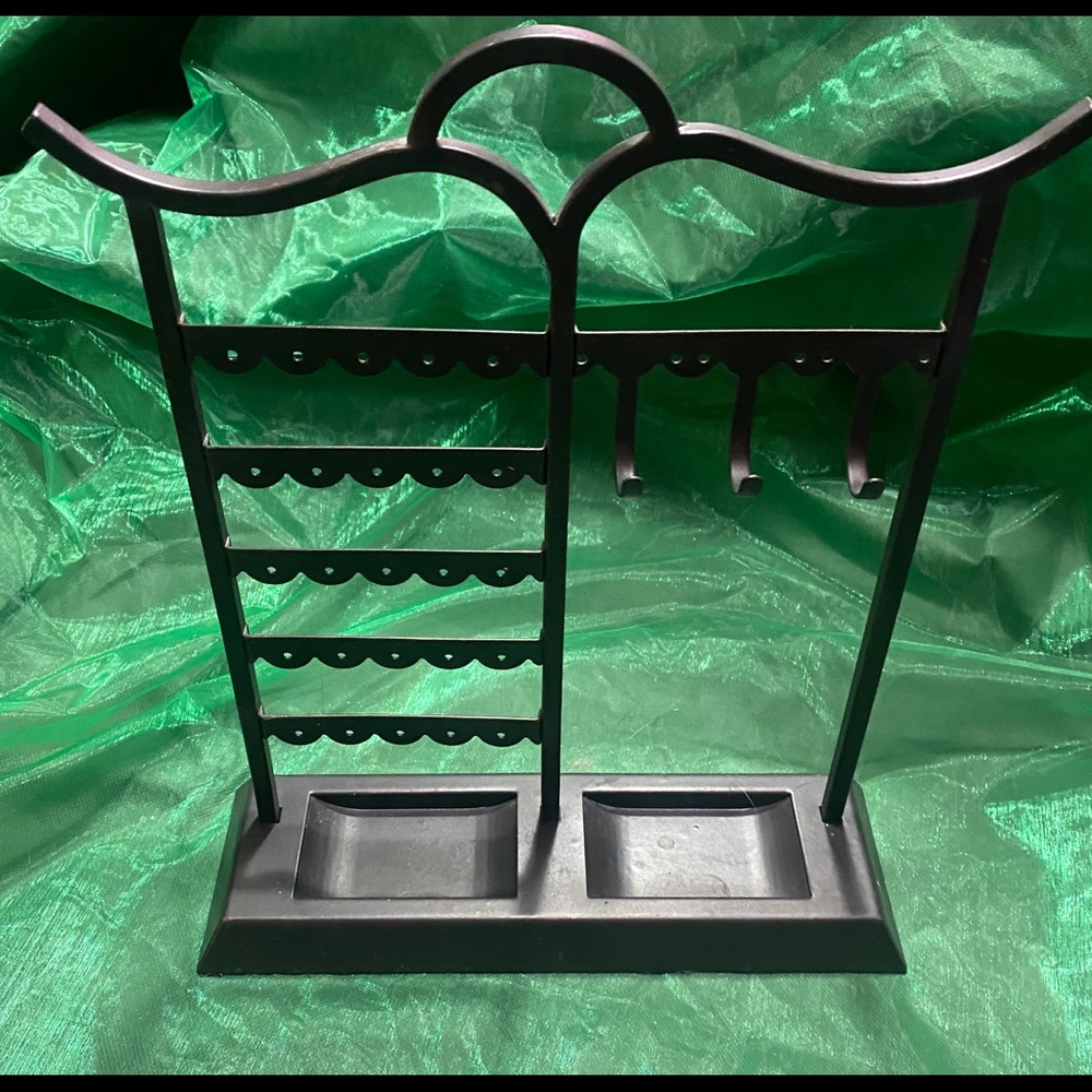 Jewelry holder earrings neck leases and rings. GUC